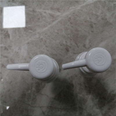 33mmの4cc適量のSanitizerディスペンサー ポンプ多使用を着色する