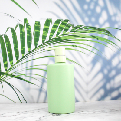 500ml HDPEのシャンプーおよびコンディショナーのための化粧品のびん手の洗浄ボディ ミルクびんの空のプラスチックびん