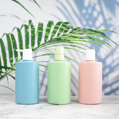 500ml HDPEのシャンプーおよびコンディショナーのための化粧品のびん手の洗浄ボディ ミルクびんの空のプラスチックびん